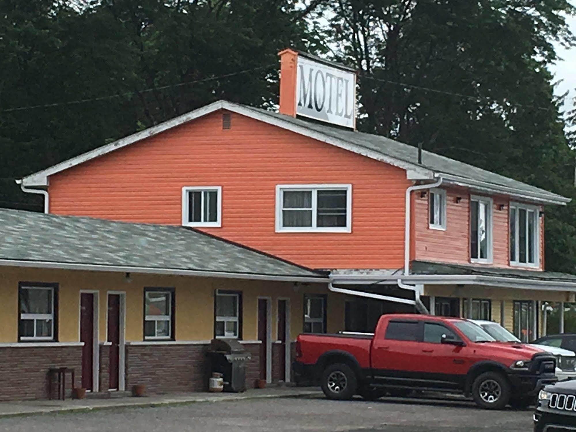 Knights Inn Cobourg Εξωτερικό φωτογραφία