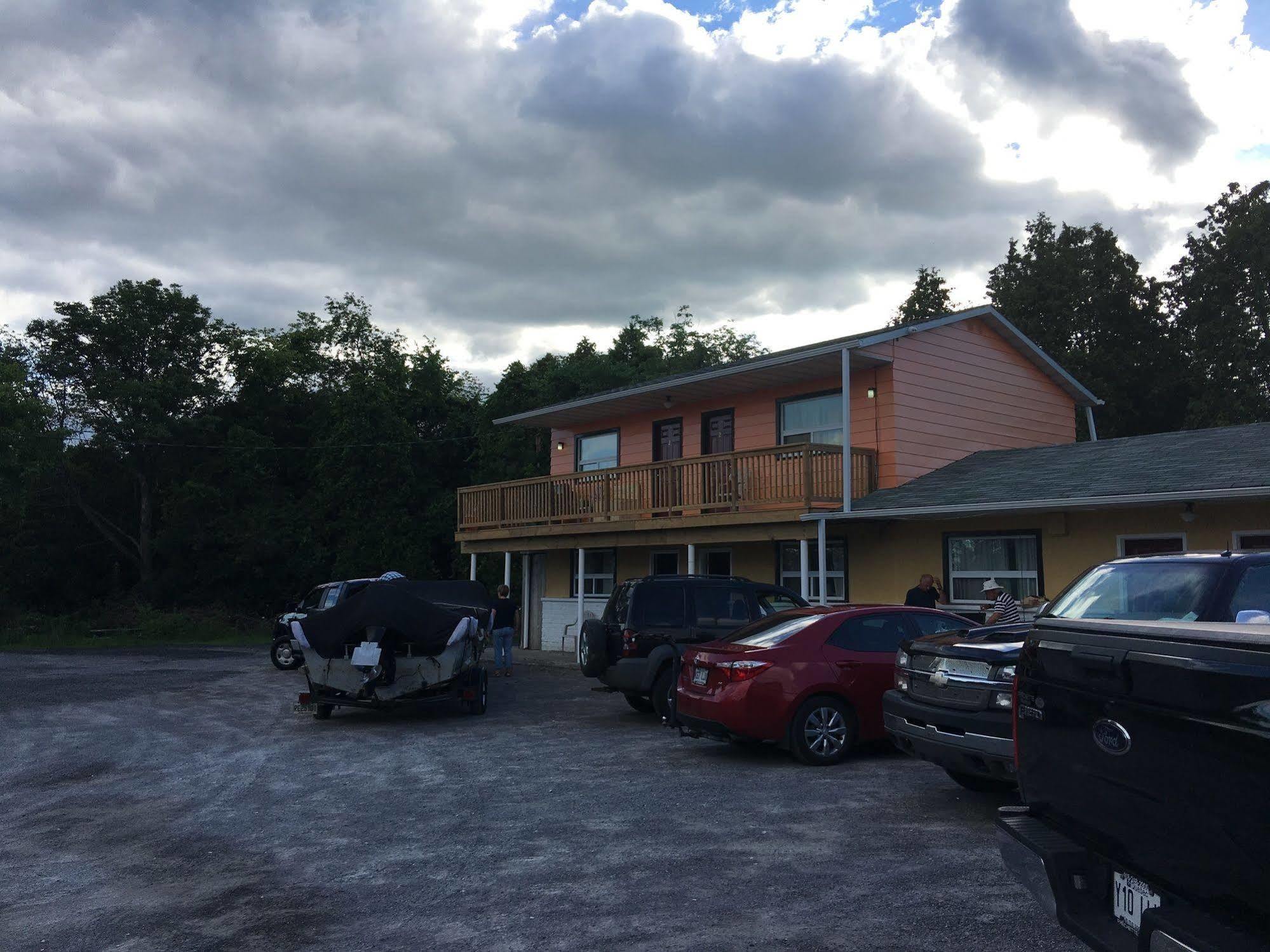 Knights Inn Cobourg Εξωτερικό φωτογραφία