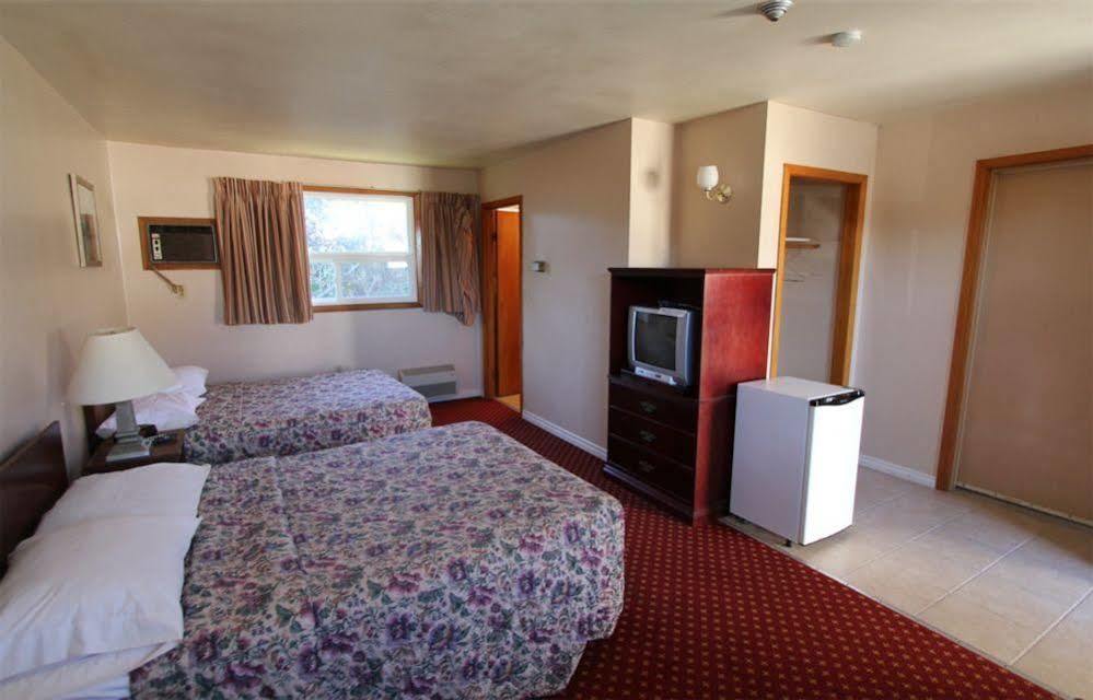Knights Inn Cobourg Εξωτερικό φωτογραφία